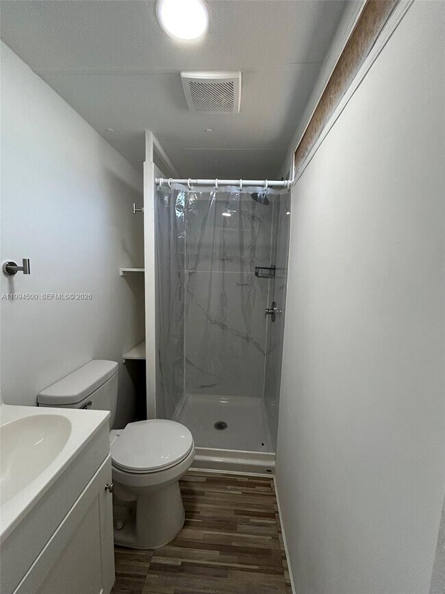 Building Photo - 11942 N Branch Rd