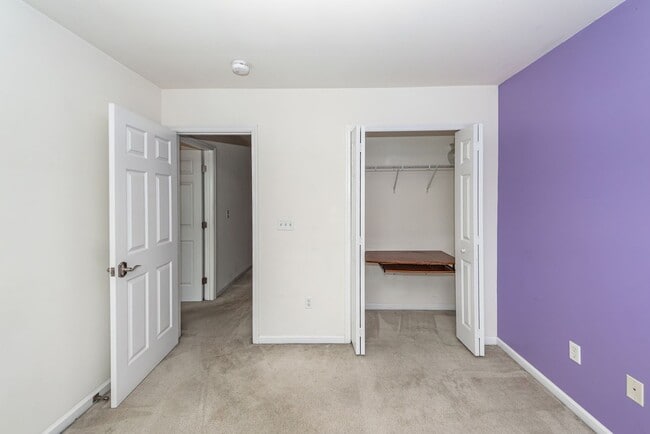 Building Photo - 3 Bedroom 3 Bath Townhome in Persimmon Hil...