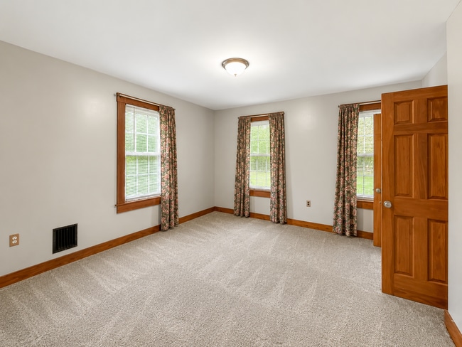 Building Photo - Classic Charm Meets Modern Updates in This Spacious Home ?