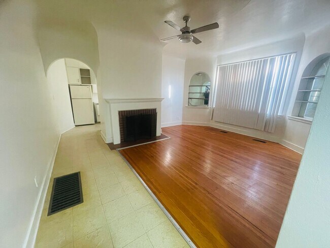 Building Photo - 2512 Jones St