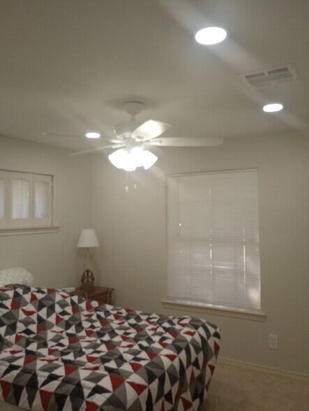 Building Photo - 1416 Hillside Dr