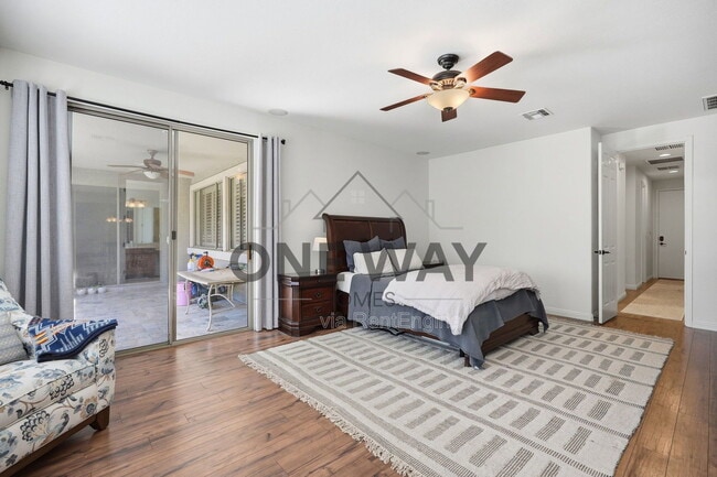 Building Photo - 587 E Benrich Dr