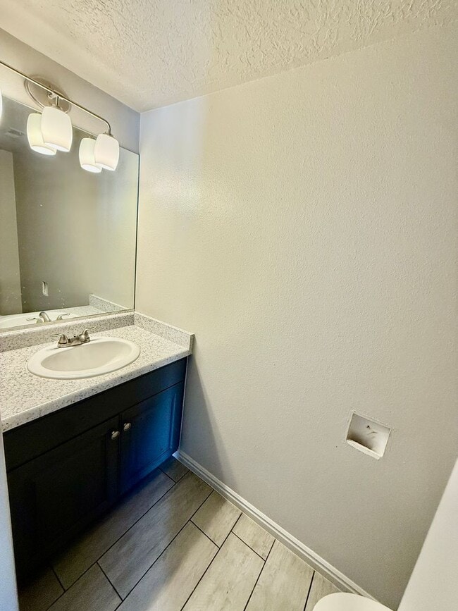 Building Photo - Lexington Hills Townhome