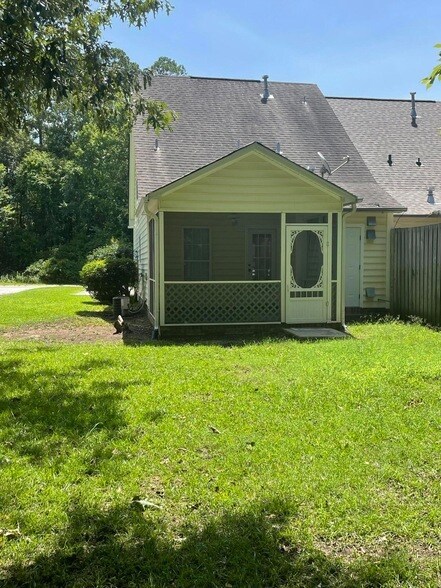 Building Photo - 383 Springview Ln