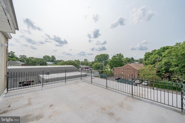 Building Photo - 345 W Chestnut St