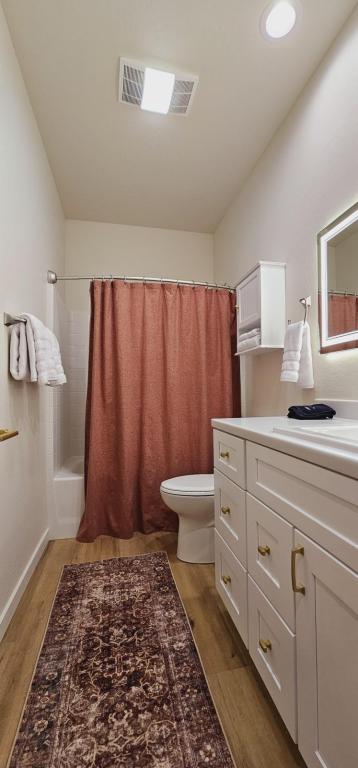 Building Photo - 731 W 6th S St