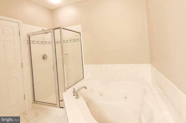 Building Photo - 2400 Brookmoor Ln