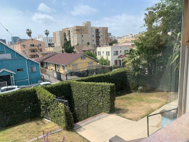 Building Photo - 836 S Park View St