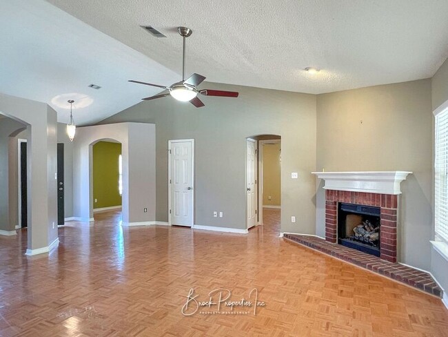 Building Photo - 2634 Southern Oaks Dr