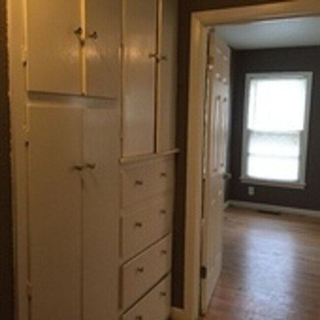 Building Photo - Pre Leasing for fall 2026! 5/3 in Medical District!