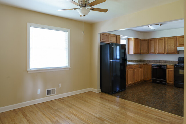 Building Photo - Super 3-brm stone ranch with basement, det...