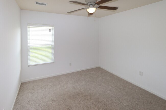 Building Photo - 31 Southfork Dr