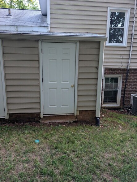 Building Photo - 108 Drummond Pl
