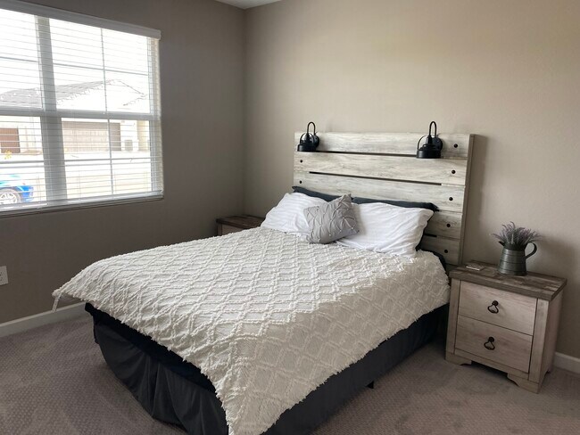 Building Photo - 24085 W Ripple Rd