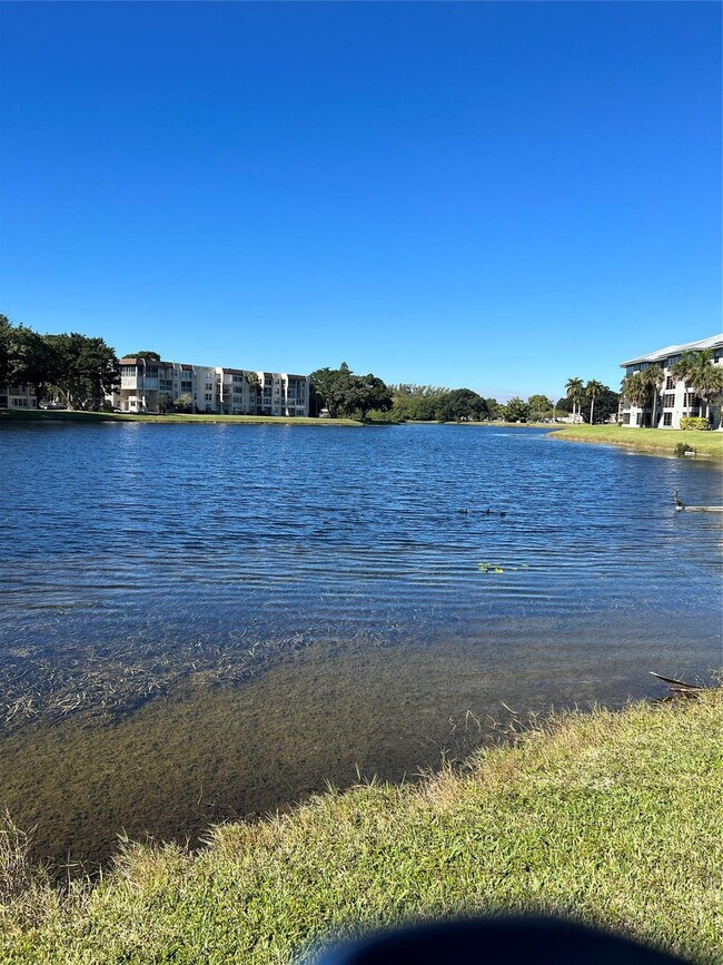 Building Photo - 1526 Whitehall Dr