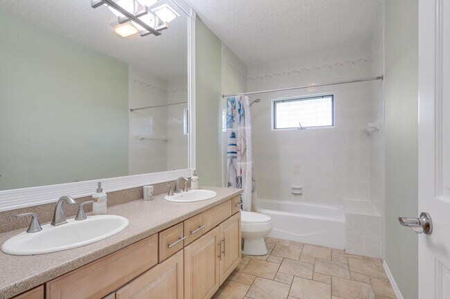 Building Photo - 8120 SE Waterway Dr