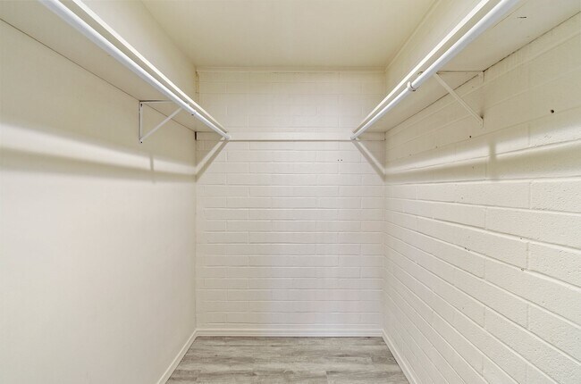 Building Photo - Centrally located - Remodeled Home