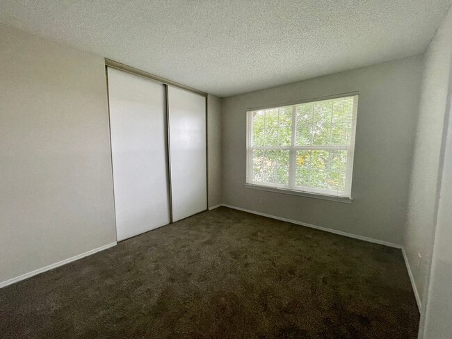 Building Photo - $0 DEPOSIT OPTION. BRIGHT AND AIRY TWO BED...