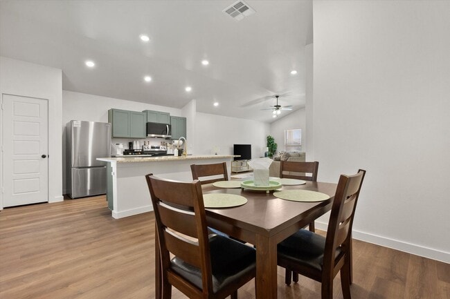 Building Photo - Now Pre-Leasing and a 55' TV -New 3/2/2 in Willowbend