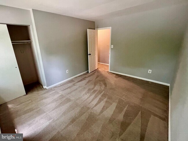 Building Photo - 9101 Streamview Ln