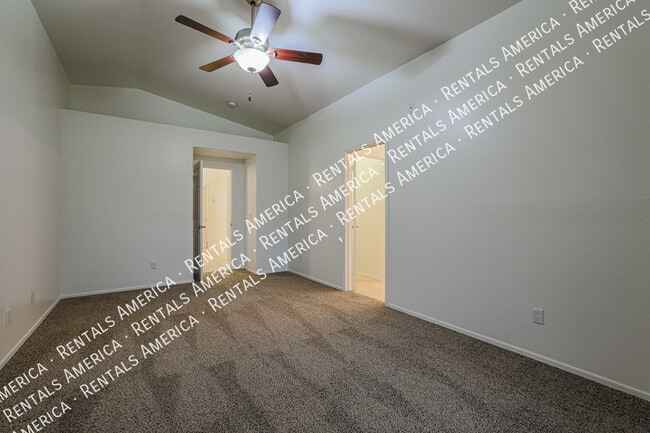 Building Photo - 7158 E Juanita Ave