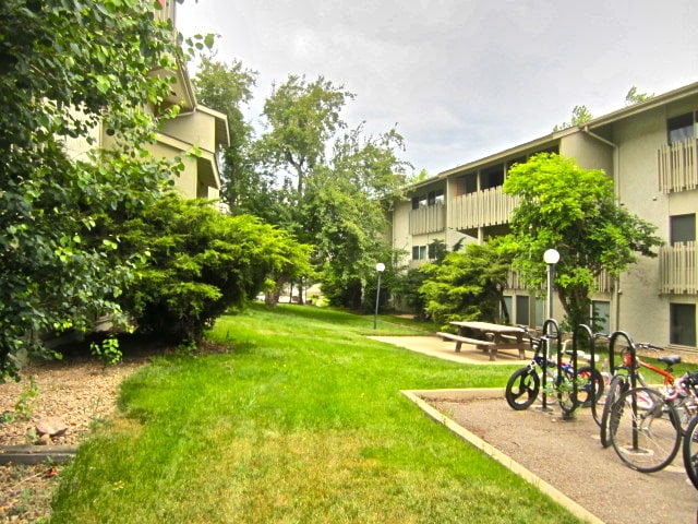 Building Photo - One Bedroom Apartment In Two Mile Creek.  Amazing Location!