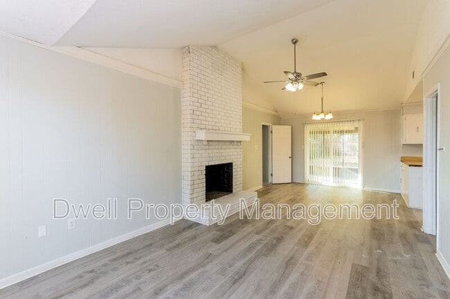 Building Photo - 2614 Andorra Dr