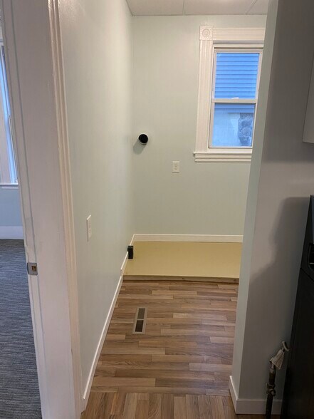 Laundry Room - 114 Hampson St