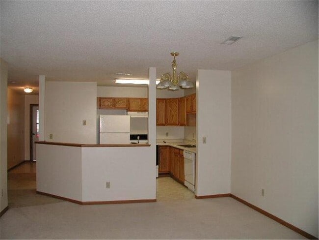 Building Photo - 855 Highview Dr