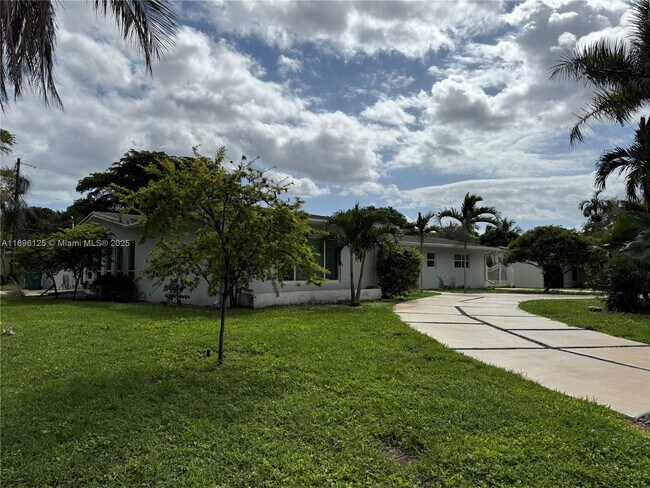 Building Photo - 9401 SW 69th Ct