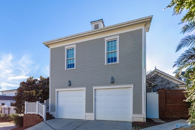 Building Photo - 32 Hillcrest Ave NW