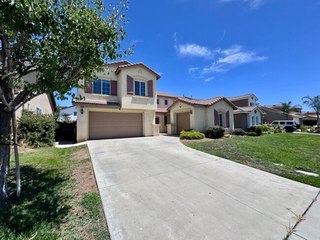 Building Photo - Beautiful Two Story 5 bedroom Home in the ...