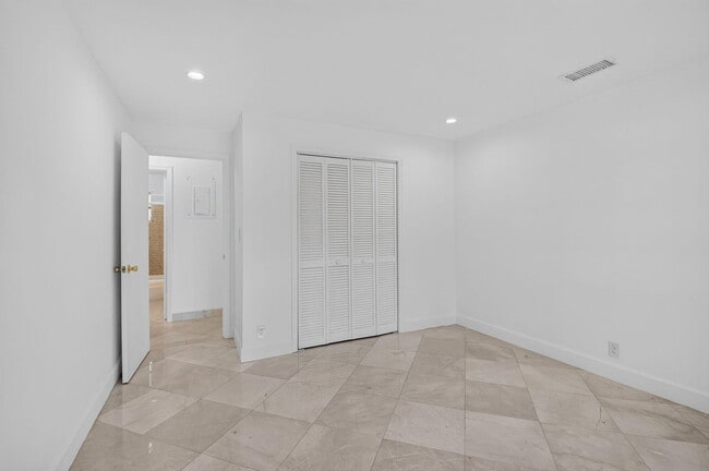 Building Photo - 300 NW 42nd St