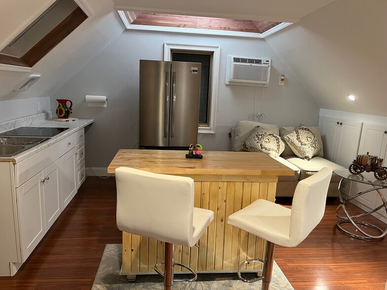 Building Photo - 8 Bunting Ln