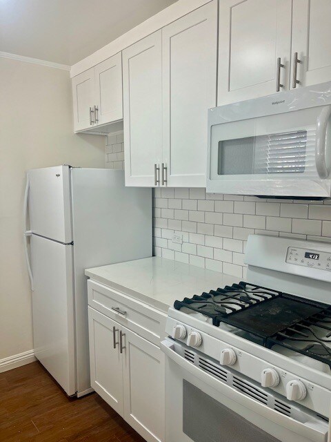 Kitchen - 4435 E Ocean Blvd