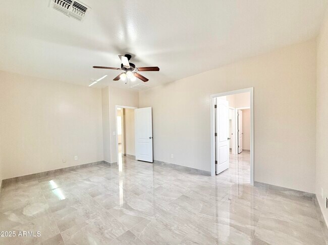Building Photo - 10631 E Sunflower Ln