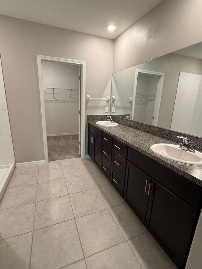 Building Photo - 5-Bedroom Home in Triple Creek