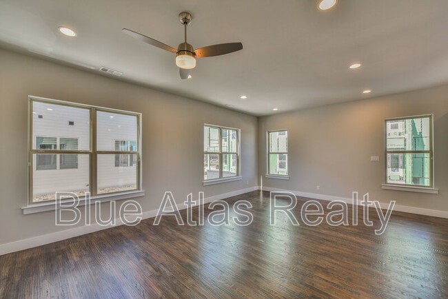 Building Photo - 736 N Plano Rd