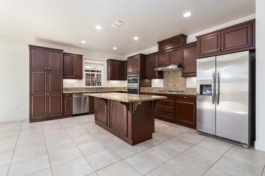 Building Photo - 4970 Trescott Ct