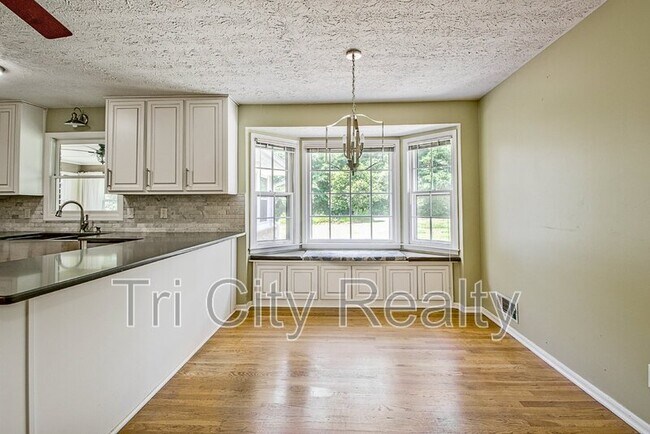 Building Photo - 630 Hawthorne Pl