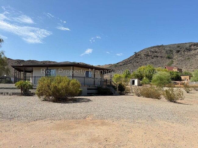 Building Photo - 4213 W Cheyenne Dr