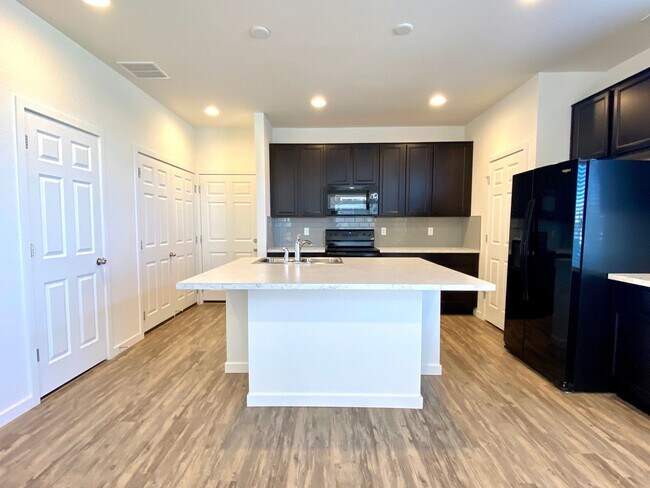 Building Photo - Beautifully built townhome in Banning Lewis Ranch ready Now!!