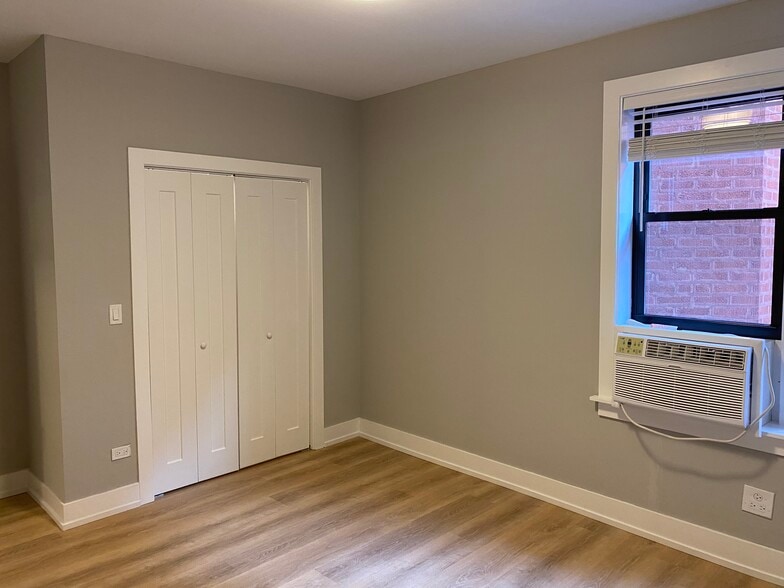 Building Photo - 3925 N Janssen Ave