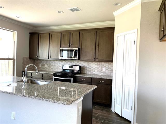 Building Photo - 515 Long Prairie Dr