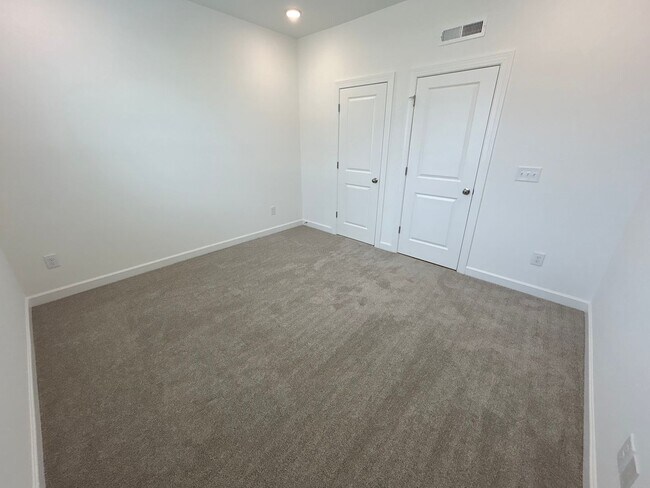Building Photo - 6 Bedroom | 4 Bathroom New Construction Ga...