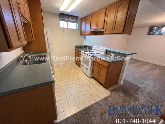 Building Photo - 2247 E Lambourne Ave