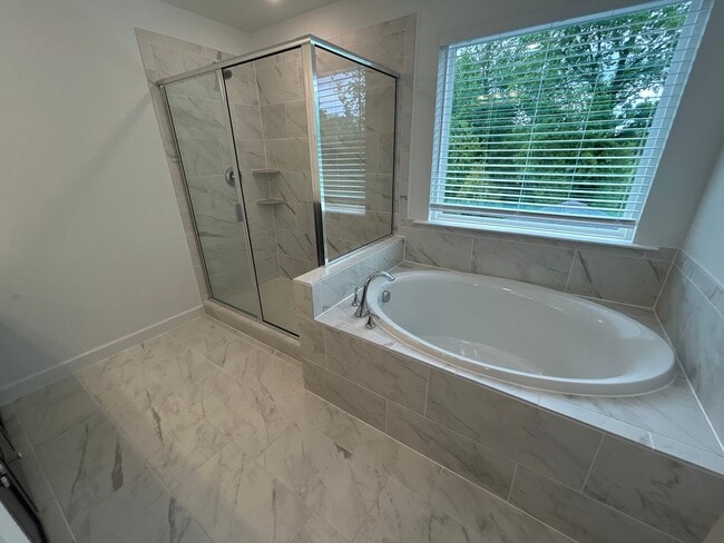 Building Photo - 6 Bedroom | 4 Bathroom New Construction Ga...