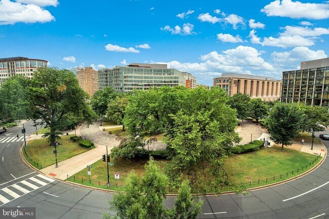 Building Photo - 3 Washington Cir NW