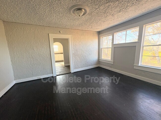 Building Photo - 512 81st St S