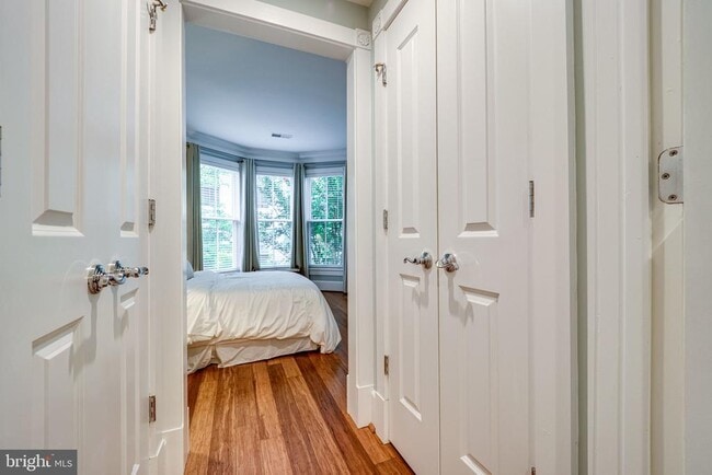 Building Photo - 910 Powhatan St